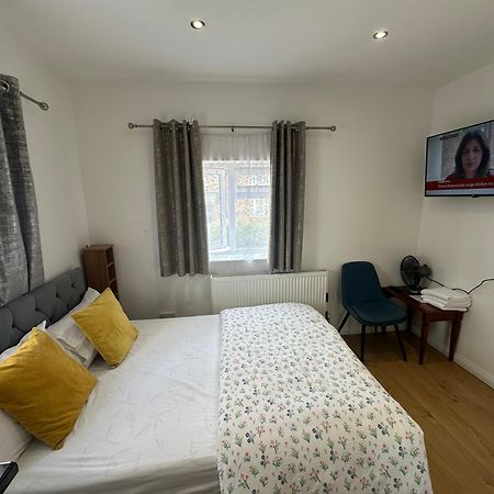Luxury Ensuite 2Nd Studio Flat With Great Views In Keedonwood Road With Fully Own Bathroom Newly Added And Private Kitchenette บรอมลีย์ ภายนอก รูปภาพ