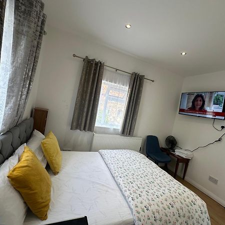 Luxury Ensuite 2Nd Studio Flat With Great Views In Keedonwood Road With Fully Own Bathroom Newly Added And Private Kitchenette บรอมลีย์ ภายนอก รูปภาพ