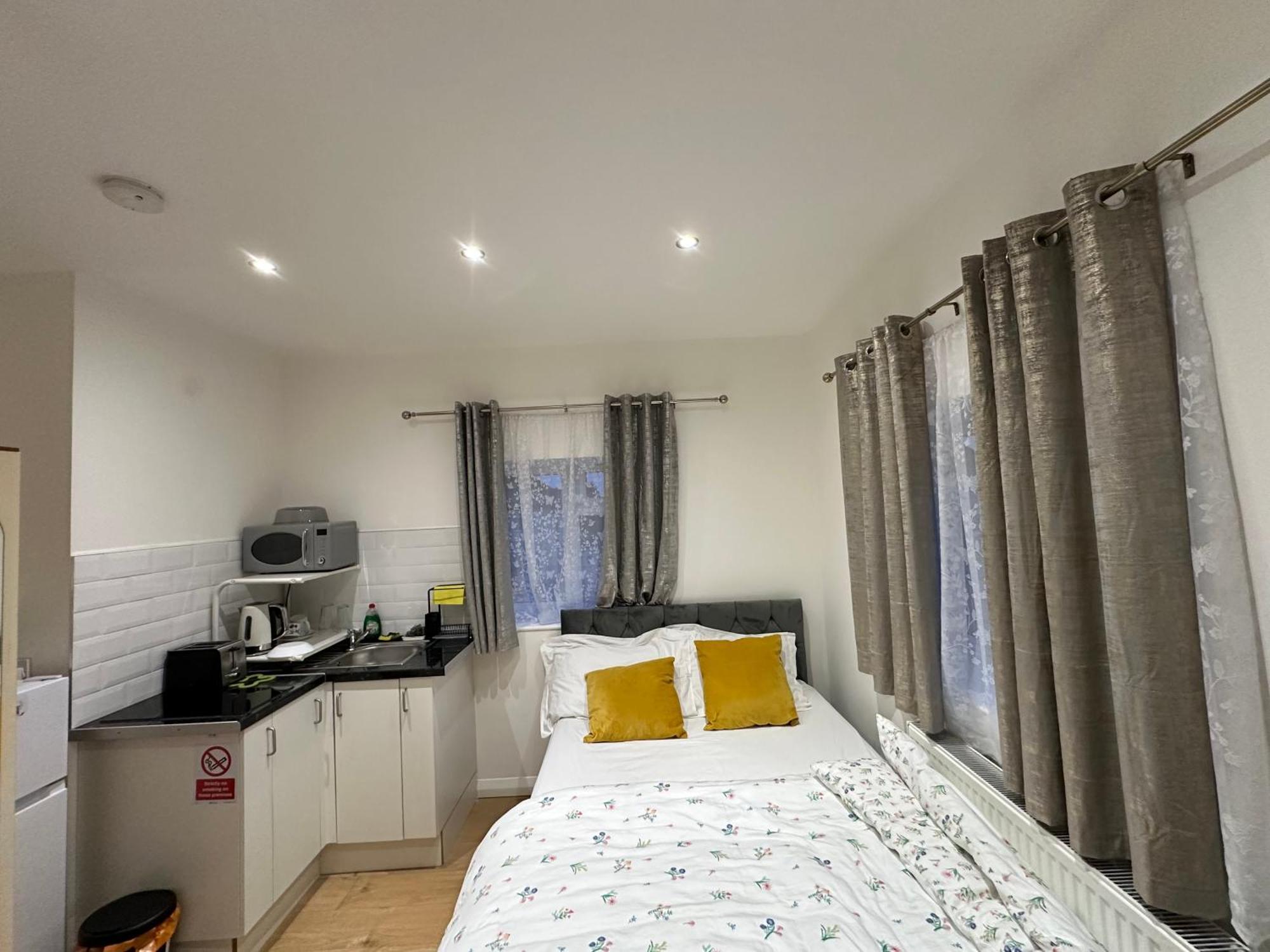 Luxury Ensuite 2Nd Studio Flat With Great Views In Keedonwood Road With Fully Own Bathroom Newly Added And Private Kitchenette บรอมลีย์ ภายนอก รูปภาพ