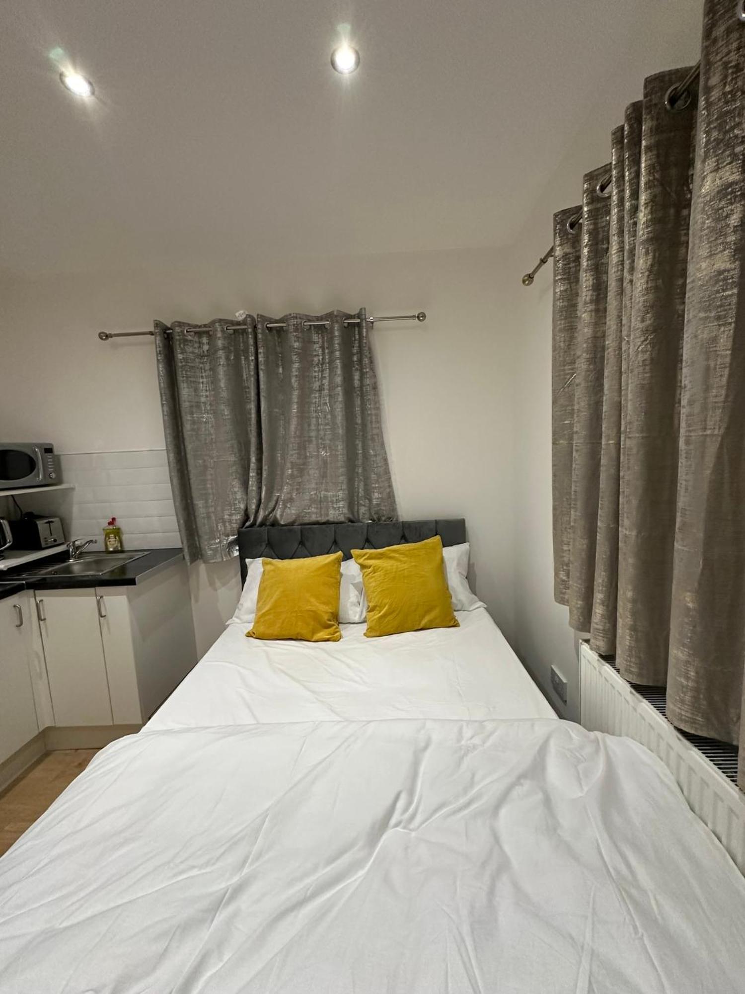 Luxury Ensuite 2Nd Studio Flat With Great Views In Keedonwood Road With Fully Own Bathroom Newly Added And Private Kitchenette บรอมลีย์ ภายนอก รูปภาพ