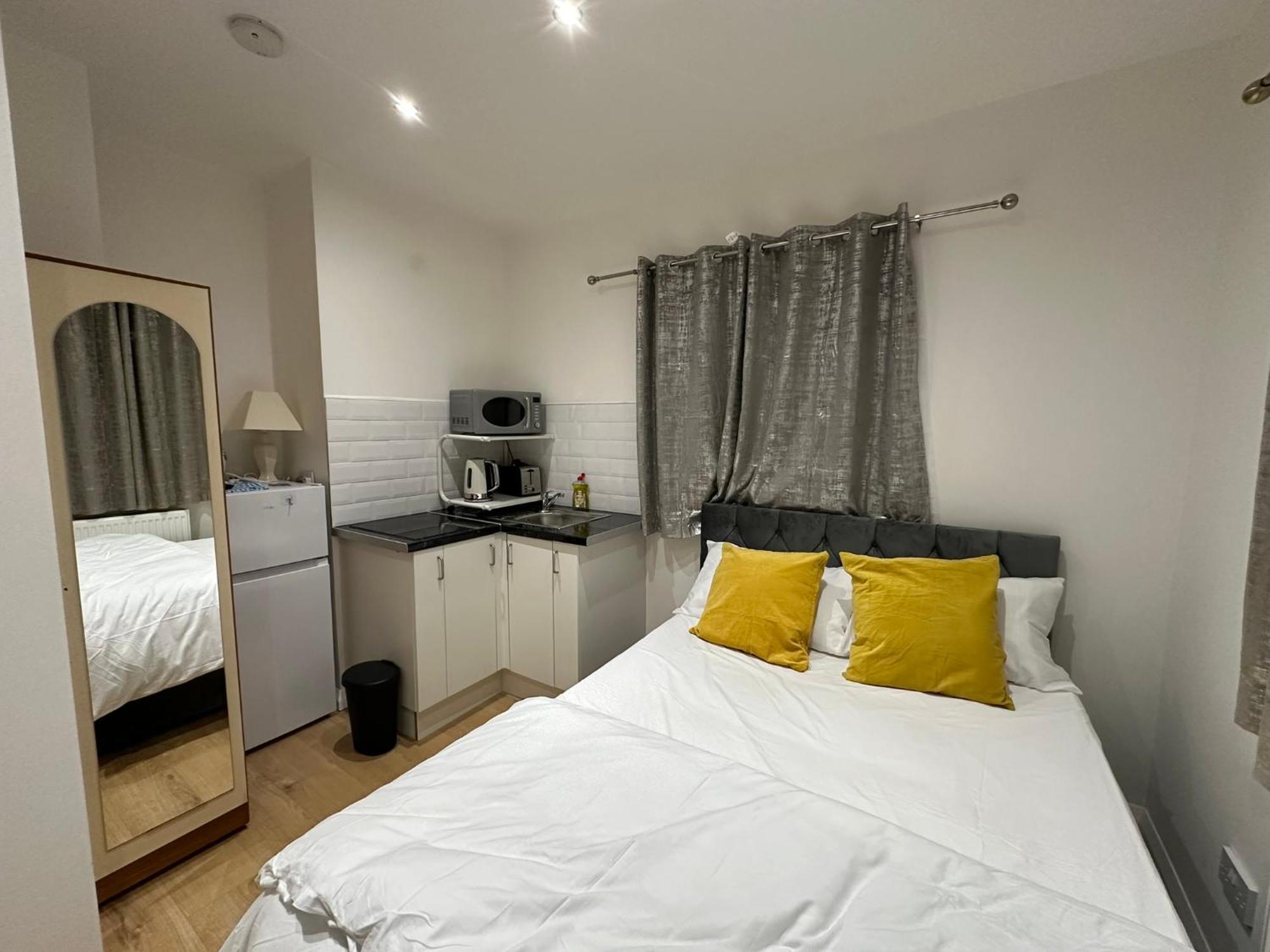 Luxury Ensuite 2Nd Studio Flat With Great Views In Keedonwood Road With Fully Own Bathroom Newly Added And Private Kitchenette บรอมลีย์ ภายนอก รูปภาพ