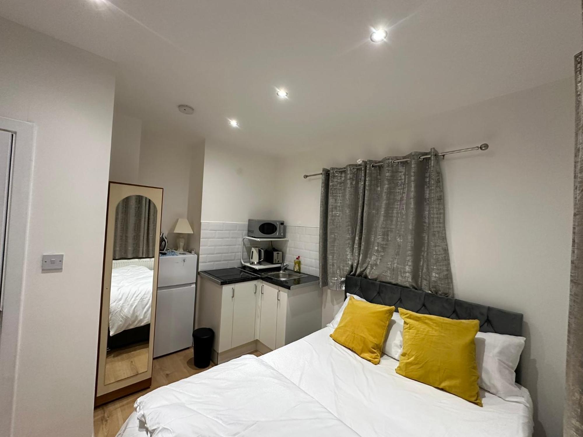 Luxury Ensuite 2Nd Studio Flat With Great Views In Keedonwood Road With Fully Own Bathroom Newly Added And Private Kitchenette บรอมลีย์ ภายนอก รูปภาพ