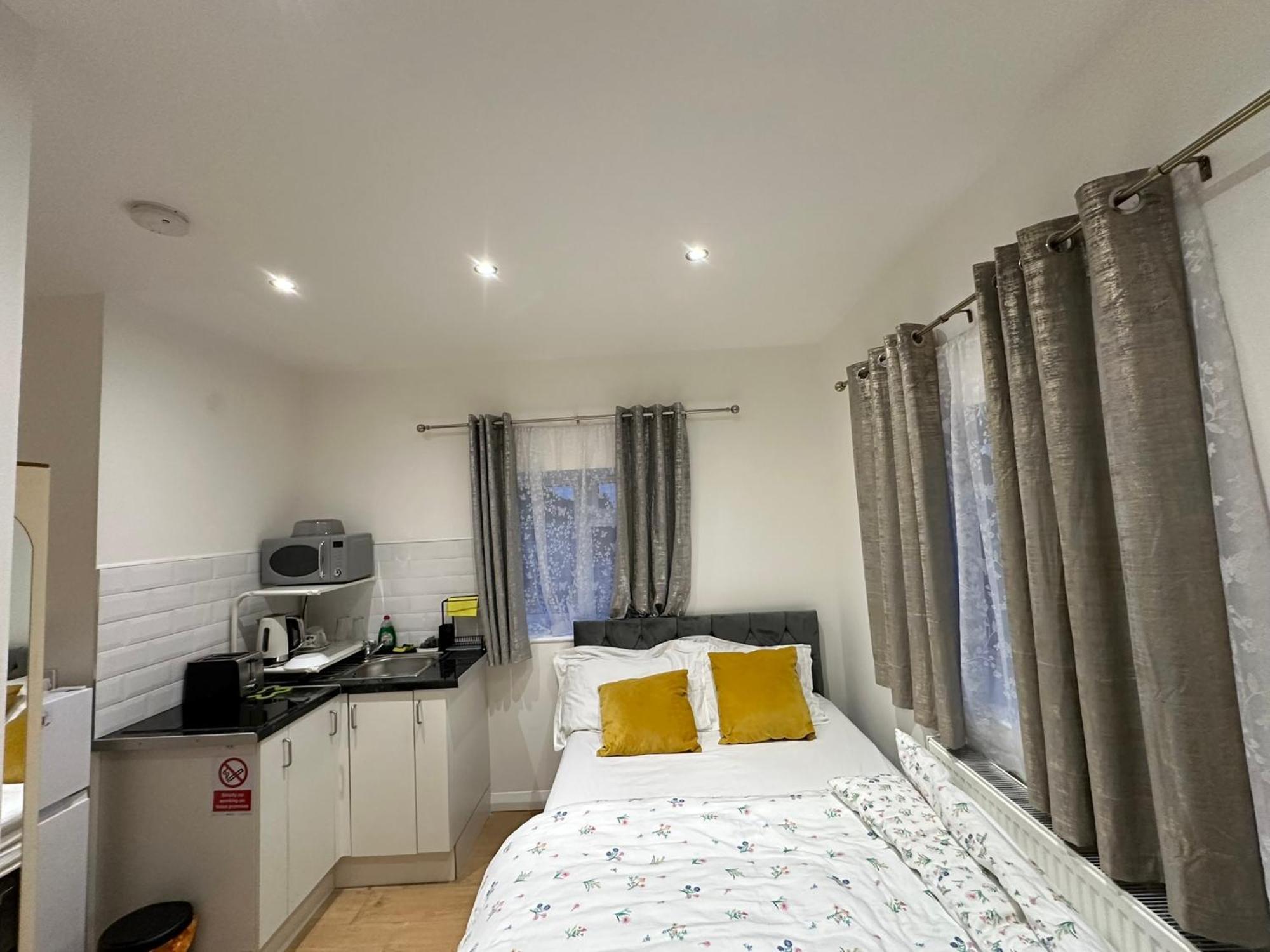 Luxury Ensuite 2Nd Studio Flat With Great Views In Keedonwood Road With Fully Own Bathroom Newly Added And Private Kitchenette บรอมลีย์ ภายนอก รูปภาพ