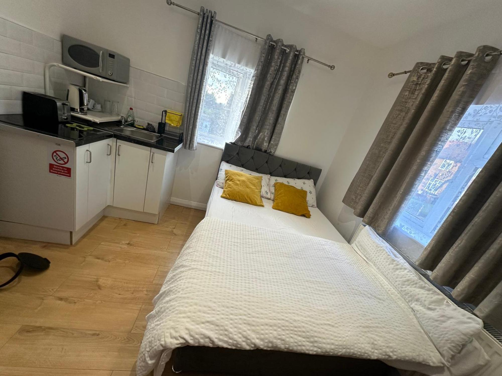 Luxury Ensuite 2Nd Studio Flat With Great Views In Keedonwood Road With Fully Own Bathroom Newly Added And Private Kitchenette บรอมลีย์ ภายนอก รูปภาพ