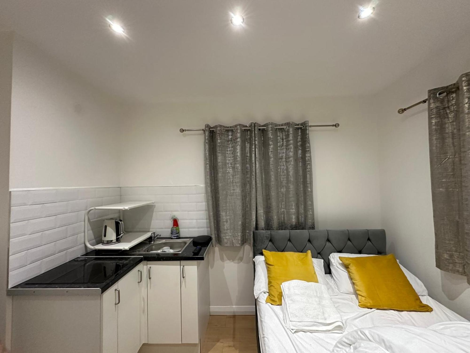 Luxury Ensuite 2Nd Studio Flat With Great Views In Keedonwood Road With Fully Own Bathroom Newly Added And Private Kitchenette บรอมลีย์ ภายนอก รูปภาพ