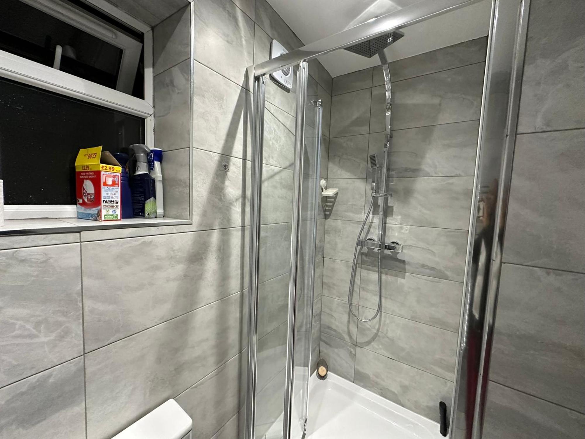 Luxury Ensuite 2Nd Studio Flat With Great Views In Keedonwood Road With Fully Own Bathroom Newly Added And Private Kitchenette บรอมลีย์ ภายนอก รูปภาพ