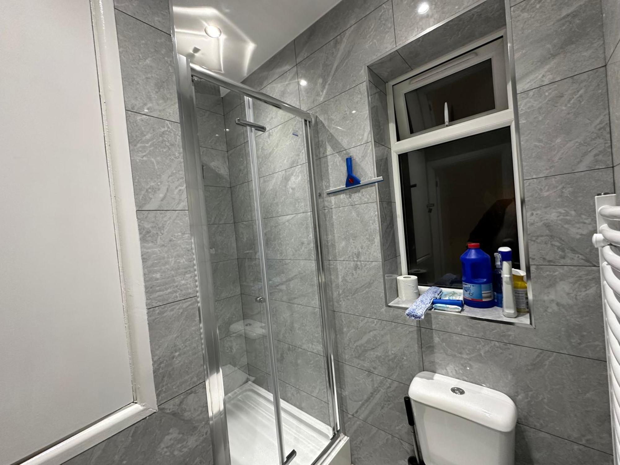 Luxury Ensuite 2Nd Studio Flat With Great Views In Keedonwood Road With Fully Own Bathroom Newly Added And Private Kitchenette บรอมลีย์ ภายนอก รูปภาพ