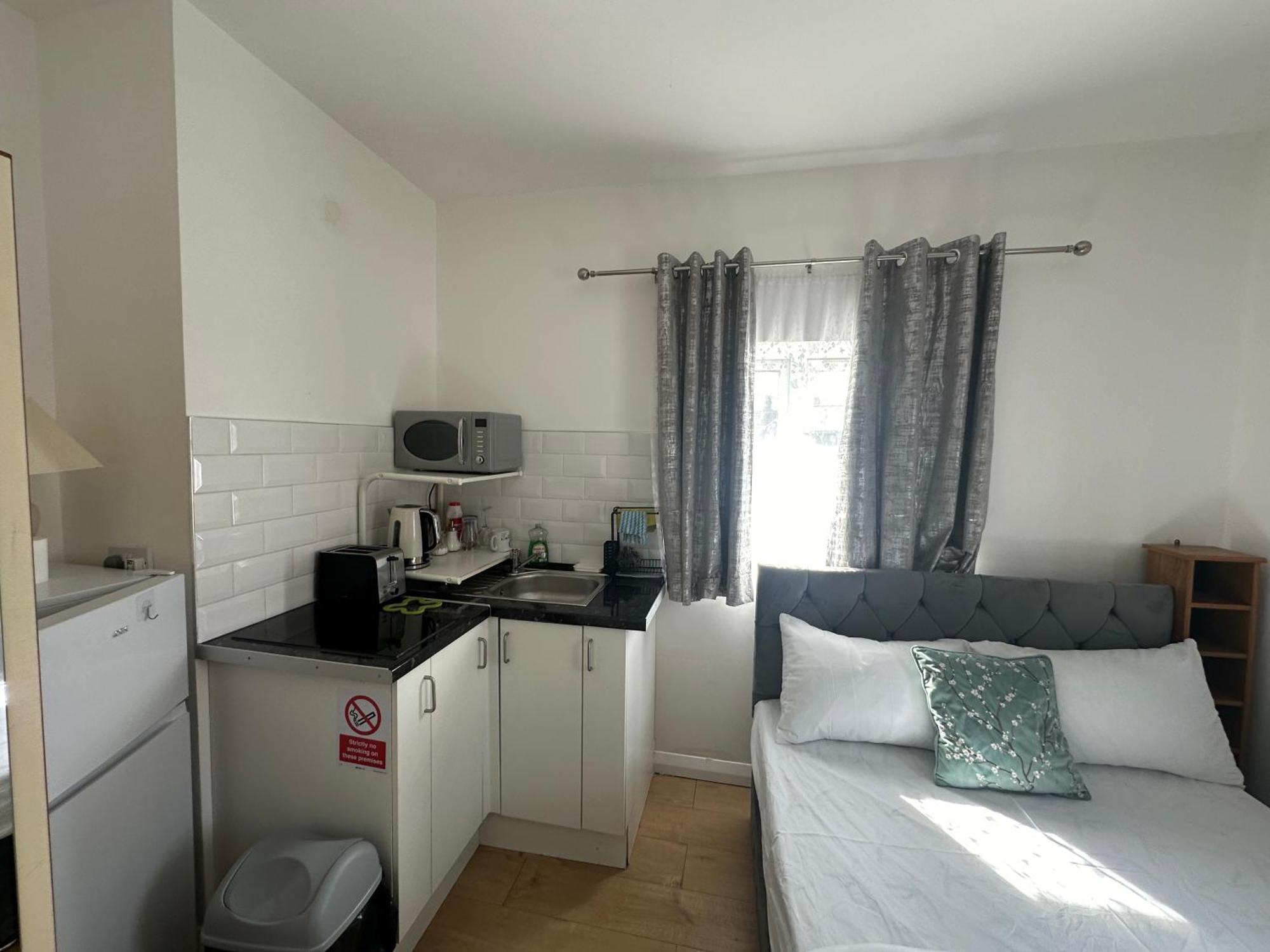 Luxury Ensuite 2Nd Studio Flat With Great Views In Keedonwood Road With Fully Own Bathroom Newly Added And Private Kitchenette บรอมลีย์ ภายนอก รูปภาพ