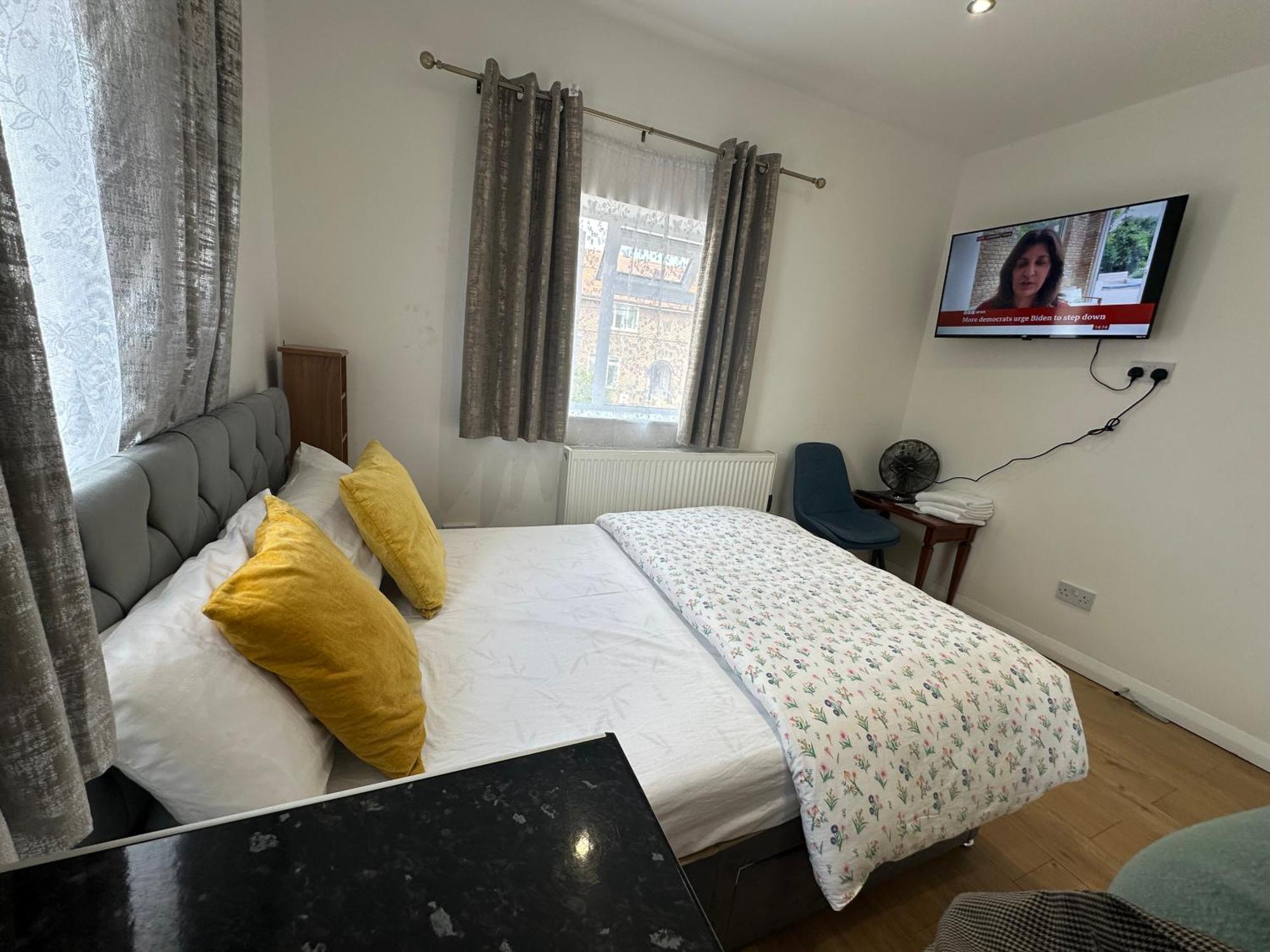 Luxury Ensuite 2Nd Studio Flat With Great Views In Keedonwood Road With Fully Own Bathroom Newly Added And Private Kitchenette บรอมลีย์ ภายนอก รูปภาพ