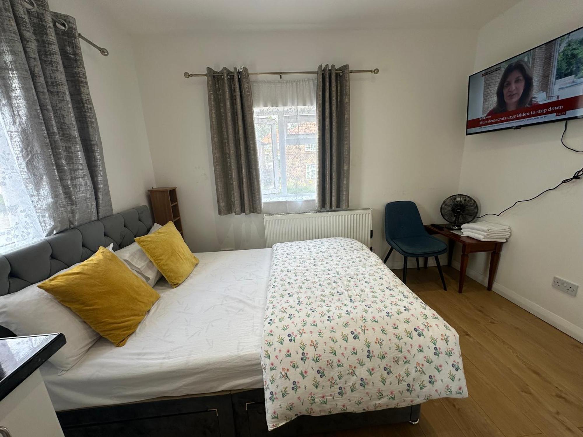 Luxury Ensuite 2Nd Studio Flat With Great Views In Keedonwood Road With Fully Own Bathroom Newly Added And Private Kitchenette บรอมลีย์ ภายนอก รูปภาพ