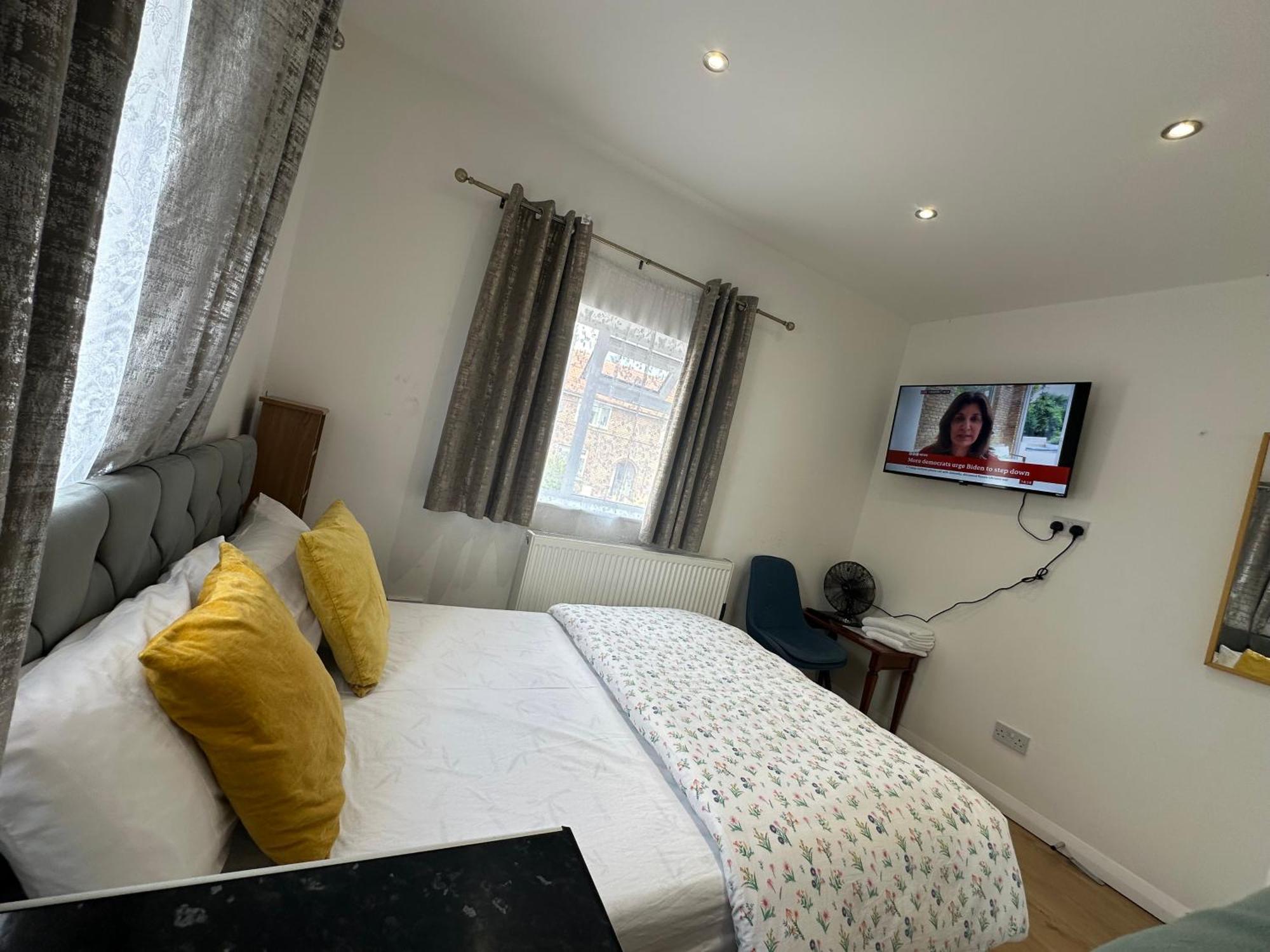 Luxury Ensuite 2Nd Studio Flat With Great Views In Keedonwood Road With Fully Own Bathroom Newly Added And Private Kitchenette บรอมลีย์ ภายนอก รูปภาพ