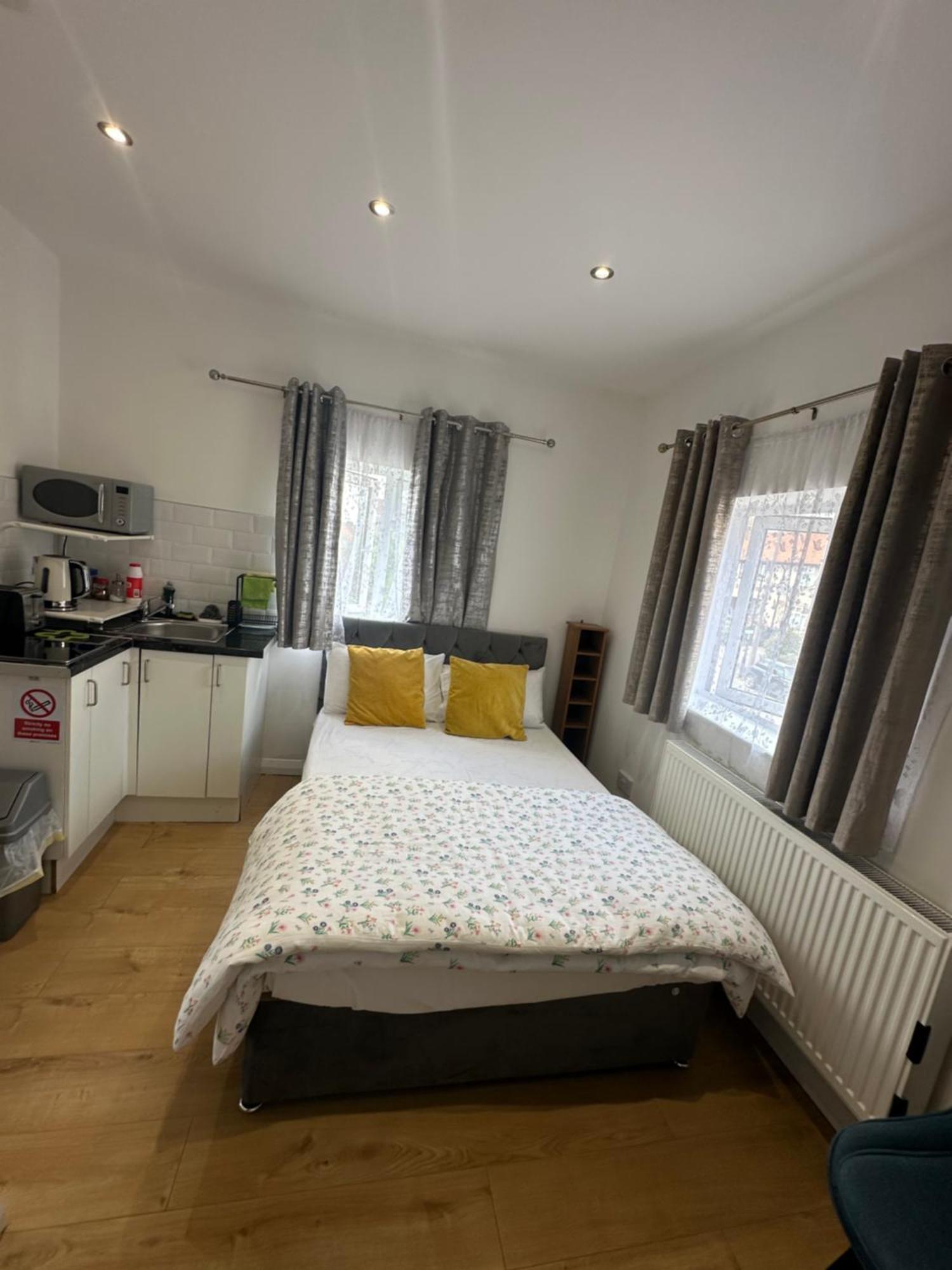 Luxury Ensuite 2Nd Studio Flat With Great Views In Keedonwood Road With Fully Own Bathroom Newly Added And Private Kitchenette บรอมลีย์ ภายนอก รูปภาพ